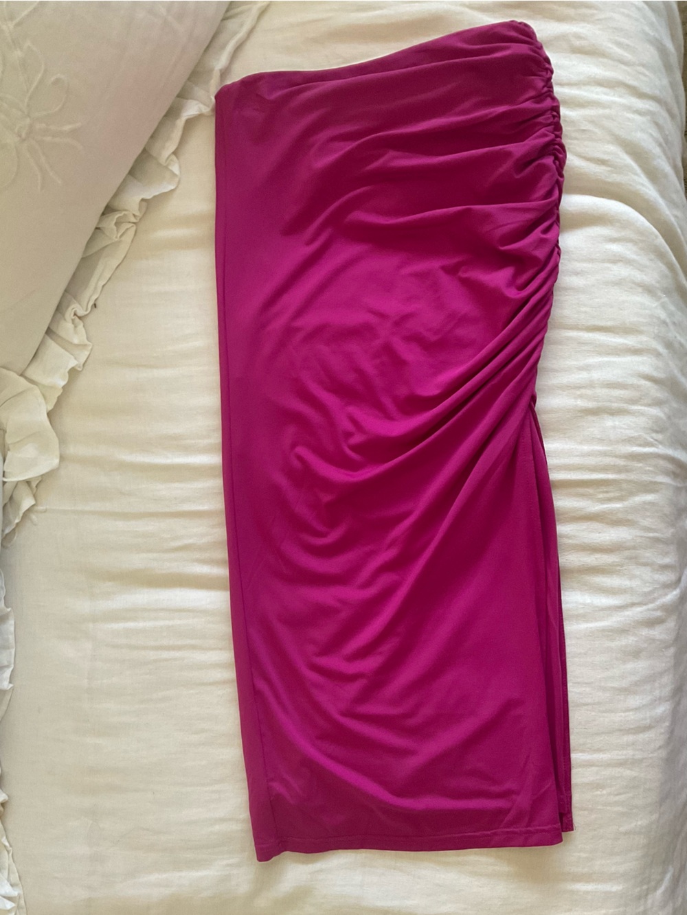 Superdown Ruche Magenta Ruched Midi Skirt. Lined on the inside.